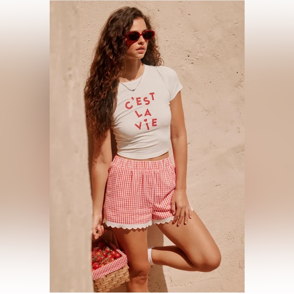 Lulus New C'est La Vie White Short Sleeve Cropped Graphic Tee